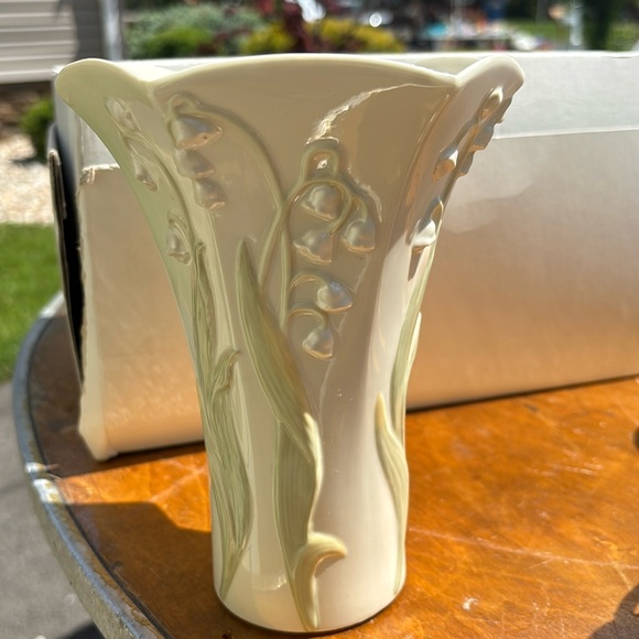 LENOX Floral Blossoms Collection”Lily Of The Valley”Vase Handcrafted 7”like new - Picture 1 of 2